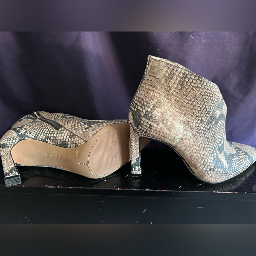 Leather skin shoes